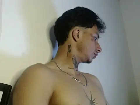 Snapshot of derek_devil24 chatting on March 26, 11:10 pm derek devil24 online show from March 26, 11:10 pm