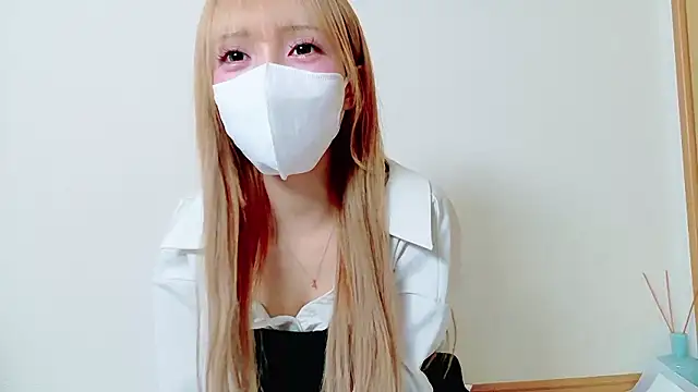 Snapshot of Amanatsu_Himena chatting on April 9, 11:48 am Amanatsu Himena online show from April 9, 11:48 am