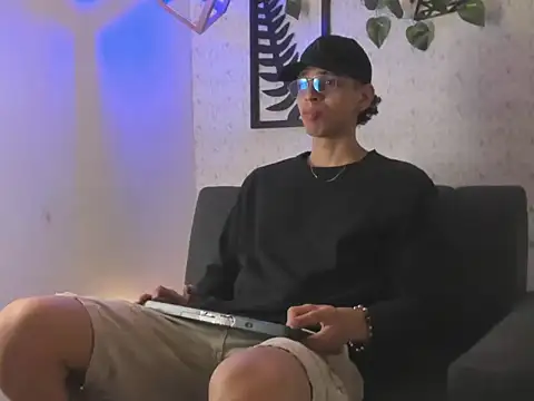 Snapshot of nicolai_drake chatting on October 23, 4:12 am nicolai drake online show from October 23, 4:12 am