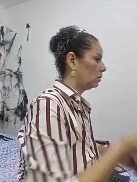 Snapshot of Nina_vallon chatting on October 22, 10:37 am Nina vallon online show from October 22, 10:37 am