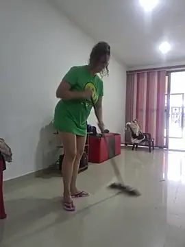 Snapshot of Nina_vallon chatting on February 10, 12:53 pm Nina vallon online show from February 10, 12:53 pm