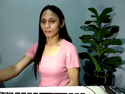 missruffa online show from September 14, 1:21 pm