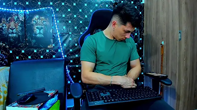 javiersexymann online show from September 23, 11:41 pm