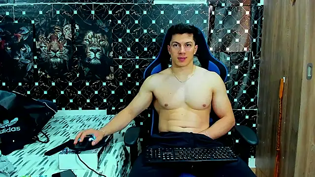 javiersexymann online show from May 7, 9:53 pm