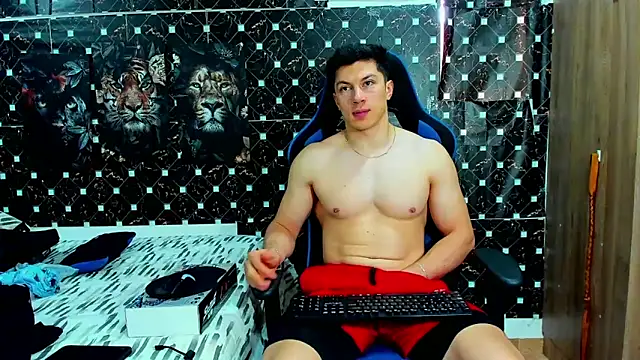 javiersexymann online show from May 8, 8:47 pm