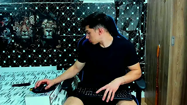 javiersexymann online show from May 14, 2:40 am