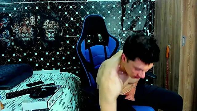 javiersexymann online show from May 15, 5:47 am