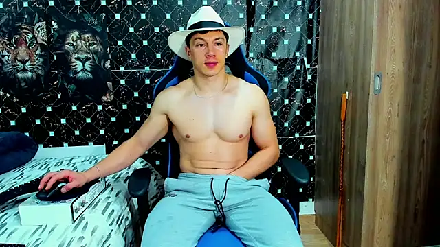 javiersexymann online show from May 18, 12:18 am