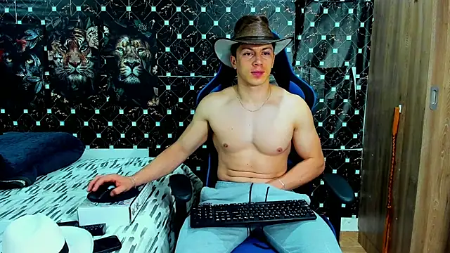 javiersexymann online show from May 18, 4:18 am