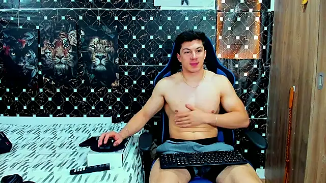javiersexymann online show from May 18, 4:35 pm