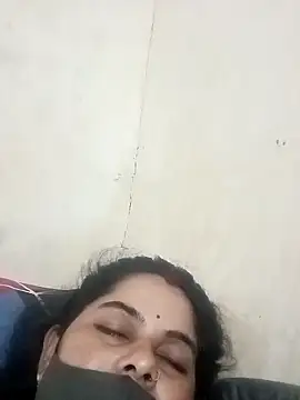 Snapshot of JULEE-740 chatting on October 13, 10:10 pm JULEE-740 online show from October 13, 10:10 pm