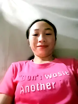 Snapshot of lucybaby00 chatting on November 14, 10:18 pm lucybaby00 online show from November 14, 10:18 pm