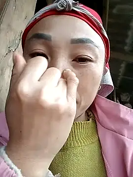 Snapshot of lucybaby00 chatting on November 18, 9:25 am lucybaby00 online show from November 18, 9:25 am