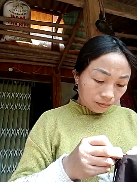 Snapshot of lucybaby00 chatting on January 13, 3:45 am lucybaby00 online show from January 13, 3:45 am