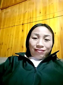 Snapshot of lucybaby00 chatting on February 2, 10:36 am lucybaby00 online show from February 2, 10:36 am