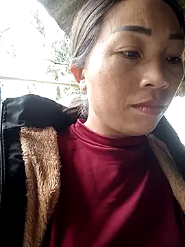 Snapshot of lucybaby00 chatting on February 14, 8:11 am lucybaby00 online show from February 14, 8:11 am