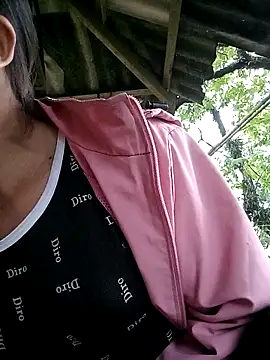lucybaby00 online show from May 11, 10:43 am