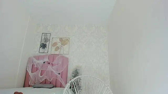 emy barnert online show from October 12, 12:37 pm