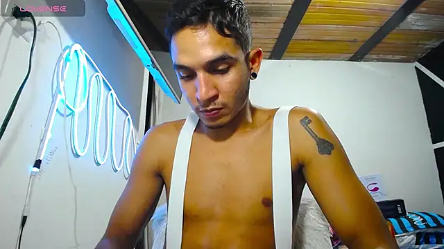 Angel latinboy online show from March 11, 1:05 am