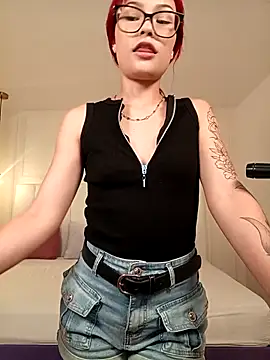 mae lyra online show from February 18, 9:44 pm