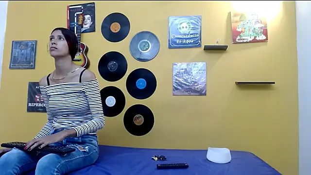 skinnyverus18 online show from May 10, 5:07 pm