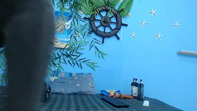 skinnyverus18 online show from May 17, 7:43 pm
