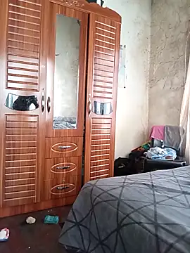 Snapshot of small_D94 chatting on February 13, 2:35 pm small D94 online show from February 13, 2:35 pm