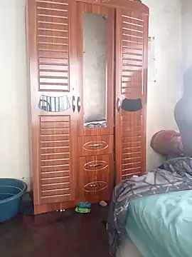 Snapshot of small_D94 chatting on February 26, 7:29 am small D94 online show from February 26, 7:29 am