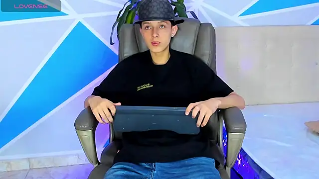 Snapshot of ArthurCox chatting on September 22, 6:10 pm ArthurCox online show from September 22, 6:10 pm