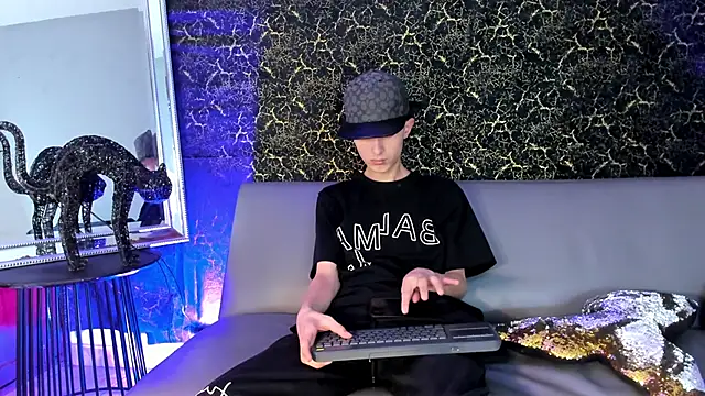 Snapshot of ArthurCox chatting on October 17, 5:48 pm ArthurCox online show from October 17, 5:48 pm