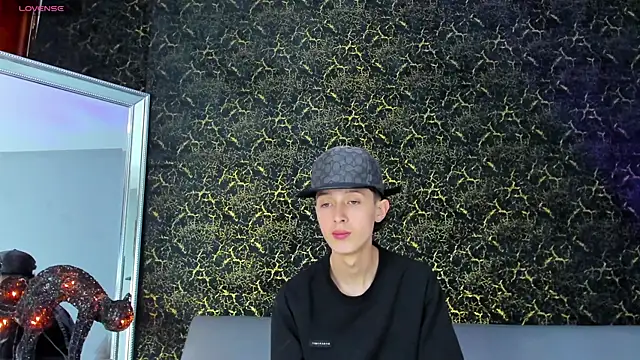 Snapshot of ArthurCox chatting on October 22, 5:34 pm ArthurCox online show from October 22, 5:34 pm