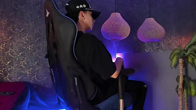 ArthurCox online show from November 15, 5:20 pm