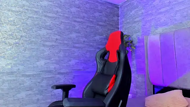 ArthurCox online show from January 8, 7:38 pm