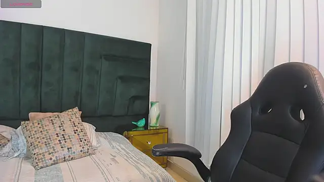 SaraWagner  online show from November 11, 12:32 am