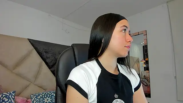 SaraWagner  online show from March 2, 12:35 am