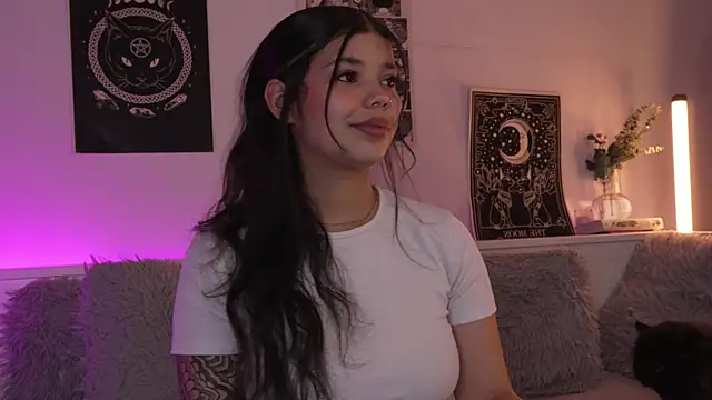 sophieee art online show from October 7, 2:20 am