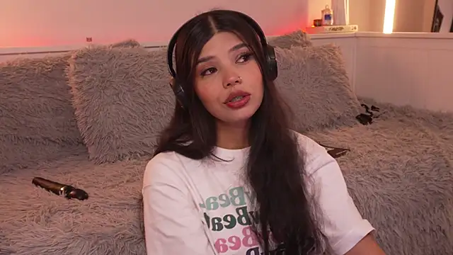 sophieee art online show from January 12, 4:39 am