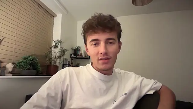 luciancrowe online show from February 5, 1:43 am