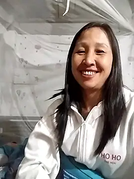 Snapshot of cute_love00 chatting on January 10, 2:24 am cute love00 online show from January 10, 2:24 am