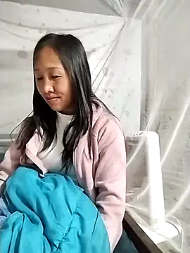 Snapshot of cute_love00 chatting on February 6, 1:25 pm cute love00 online show from February 6, 1:25 pm