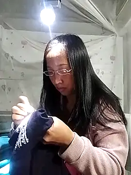 Snapshot of cute_love00 chatting on February 11, 11:10 pm cute love00 online show from February 11, 11:10 pm