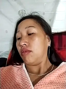 Snapshot of cute_love00 chatting on February 16, 9:33 pm cute love00 online show from February 16, 9:33 pm