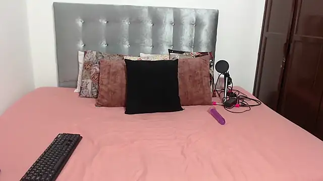 Snapshot of DaiishaWolf chatting on September 21, 7:37 pm DaiishaWolf online show from September 21, 7:37 pm