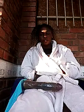 Snapshot of MatureGoddess_ chatting on April 2, 5:05 am MatureGoddess online show from April 2, 5:05 am