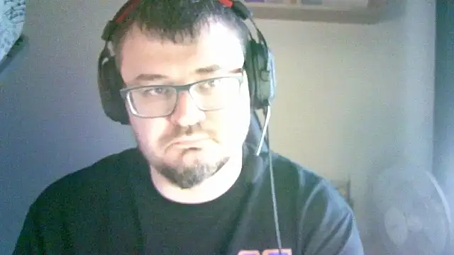 Snapshot of SirAbuser chatting on October 3, 6:10 am SirAbuser online show from October 3, 6:10 am