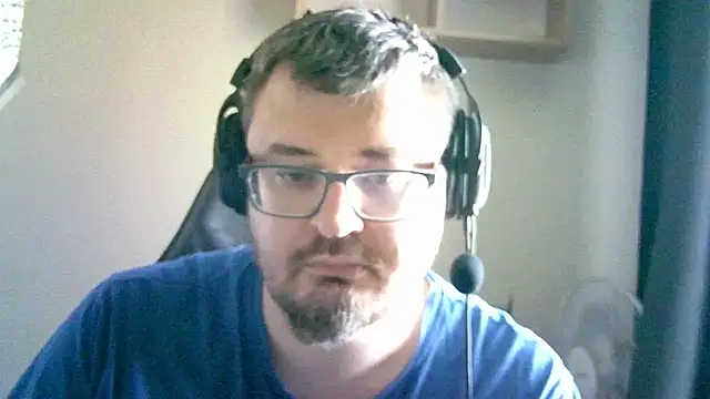 Snapshot of SirAbuser chatting on October 7, 8:33 am SirAbuser online show from October 7, 8:33 am