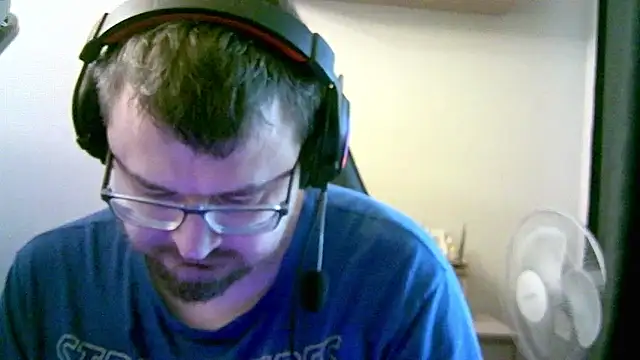 Snapshot of SirAbuser chatting on October 10, 6:23 am SirAbuser online show from October 10, 6:23 am