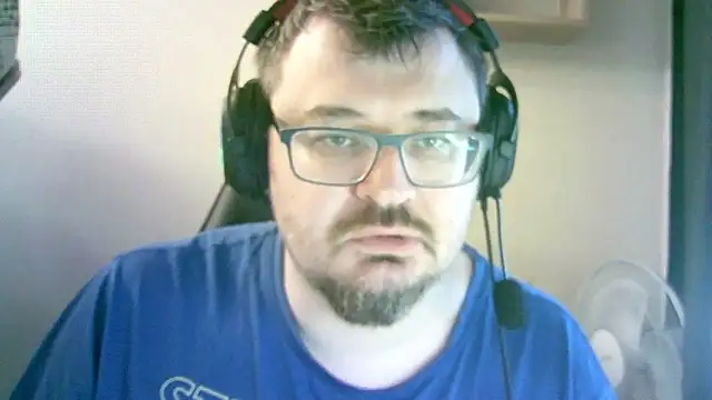 Snapshot of SirAbuser chatting on October 14, 6:47 am SirAbuser online show from October 14, 6:47 am