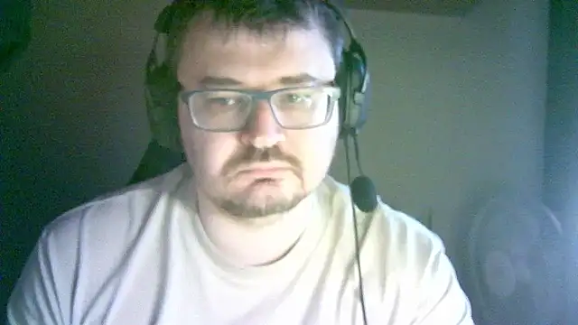 Snapshot of SirAbuser chatting on October 24, 6:32 am SirAbuser online show from October 24, 6:32 am