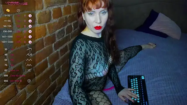 Snapshot of Cutiee_Alicee chatting on February 1, 1:44 am Cutiee Alicee online show from February 1, 1:44 am